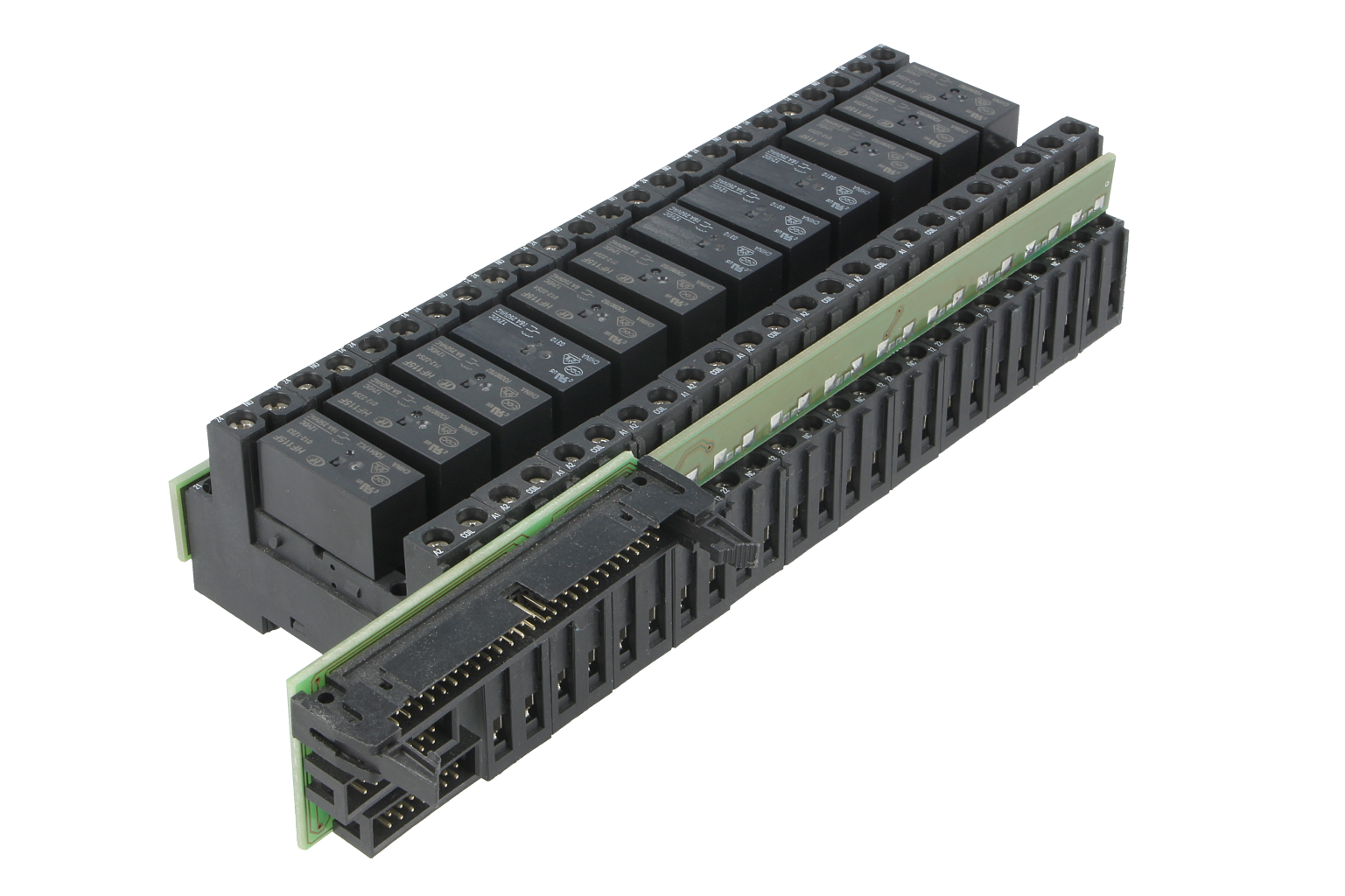EthernetRoomManager pripravljen za uporabo stikalne plošče za namestitev (32 izhodov 230V / 16A)
