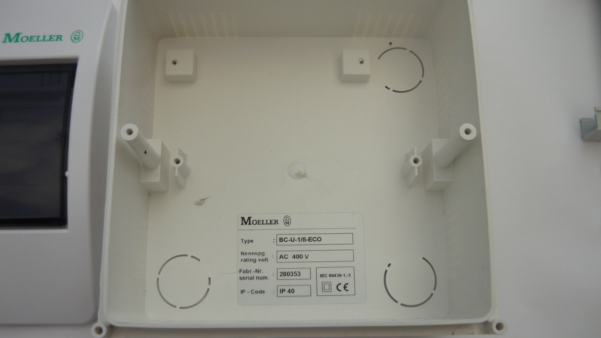 Inteligentny dom, budynek eHouse - Przykładowa Skrzynka Moller do instalacji systemu zabezpieczeń BC-U-1/8-ECO